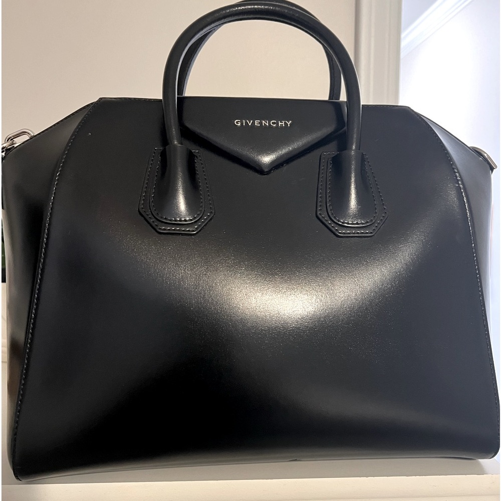 Medium Givenchy Antigona